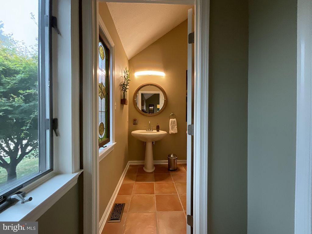 2527 Leeds Manor Road Markham, VA 22643 - Photo 31 of 54 Gallery Image 31