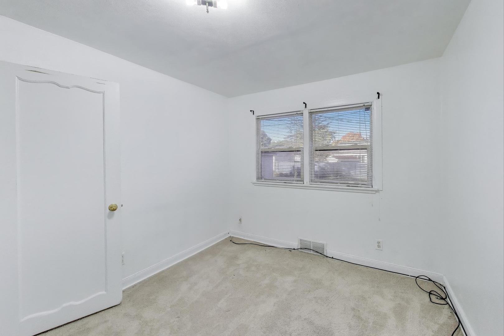2524 Gilboa Avenue Zion, IL 60099 - Photo 16 of 33 an empty room with windows and closet
