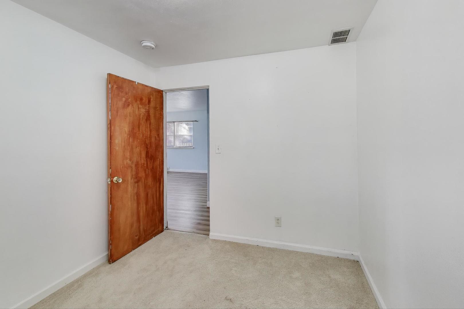 2524 Gilboa Avenue Zion, IL 60099 - Photo 22 of 33 a view of an empty room