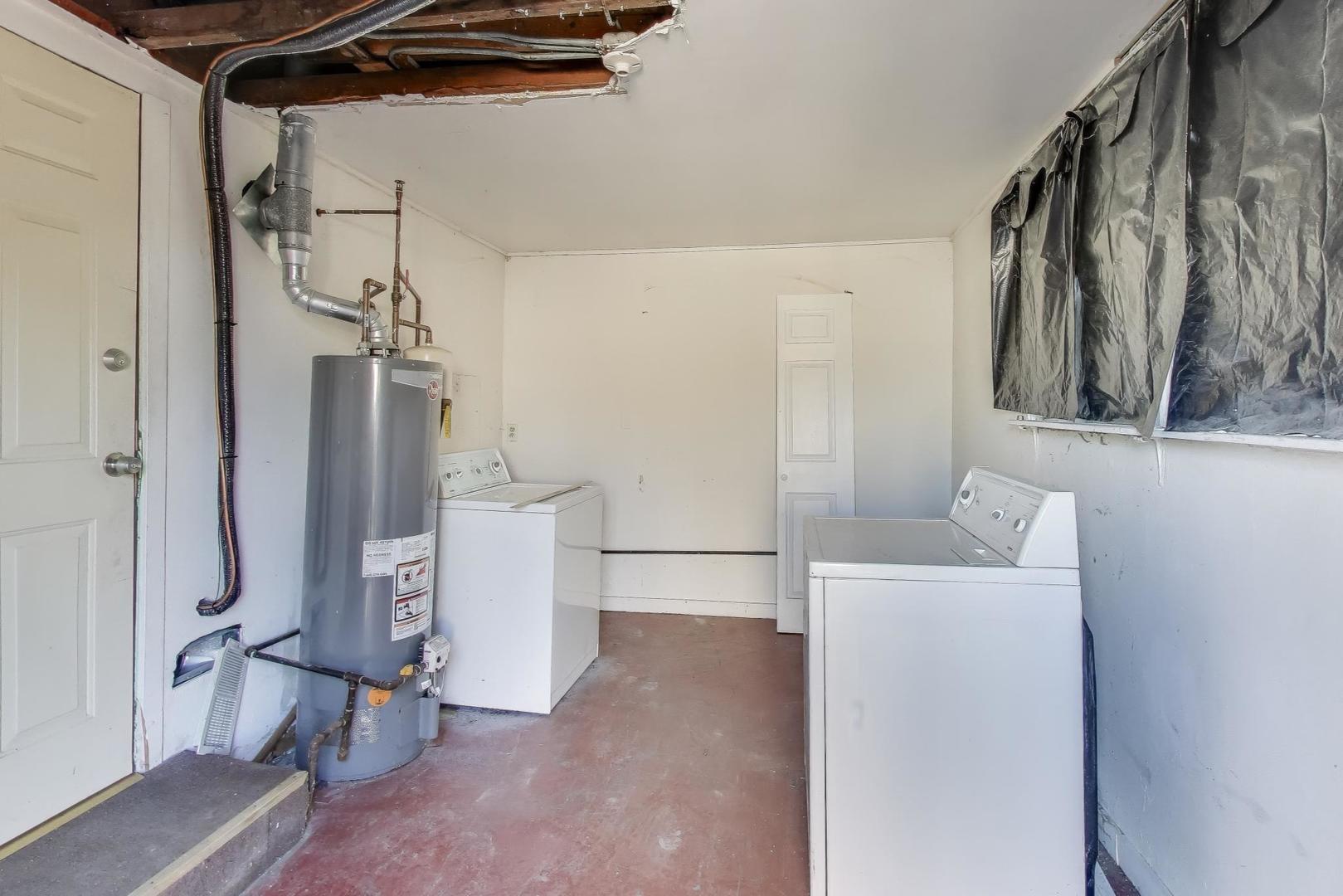 2524 Gilboa Avenue Zion, IL 60099 - Photo 24 of 33 a view of storage and utility room with closet