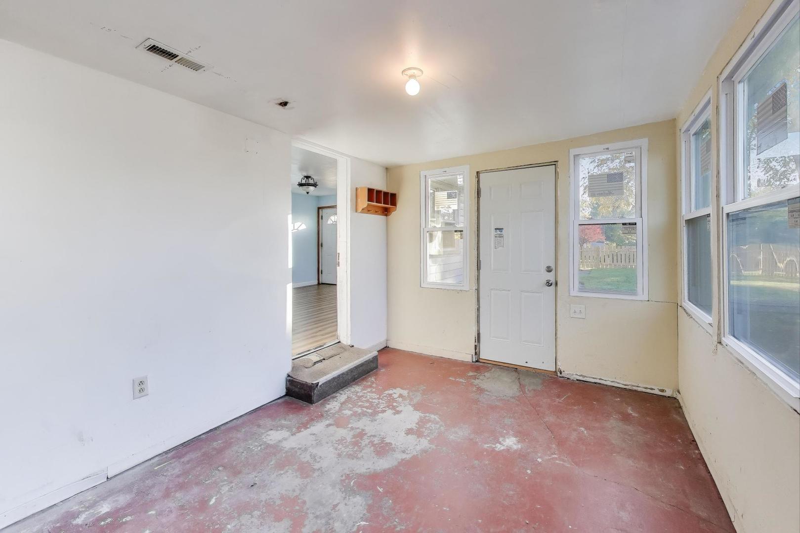 2524 Gilboa Avenue Zion, IL 60099 - Photo 26 of 33 wooden floor in an empty room with a window