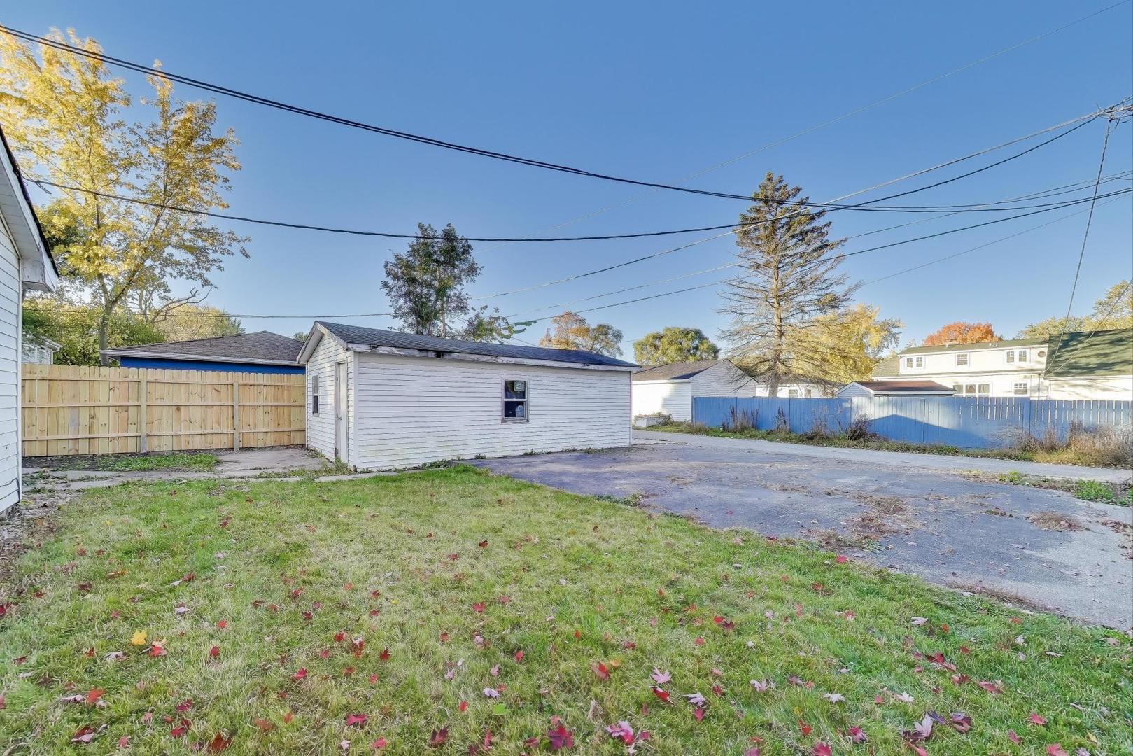 2524 Gilboa Avenue Zion, IL 60099 - Photo 30 of 33 a view of a yard in front of a house