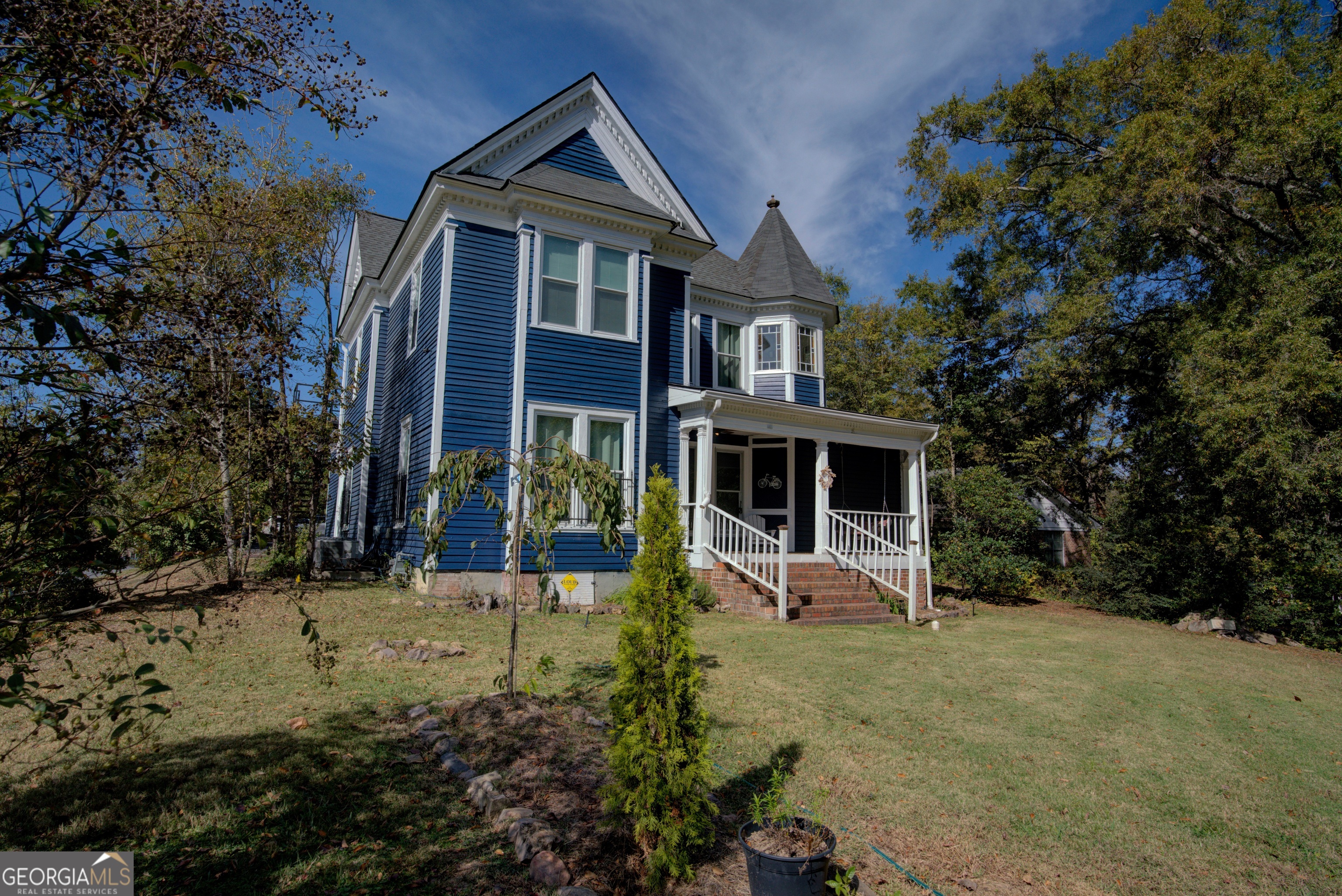 232 South Broad Street Rome, GA 30161 - Photo 37 of 37 front view of a house with a yard