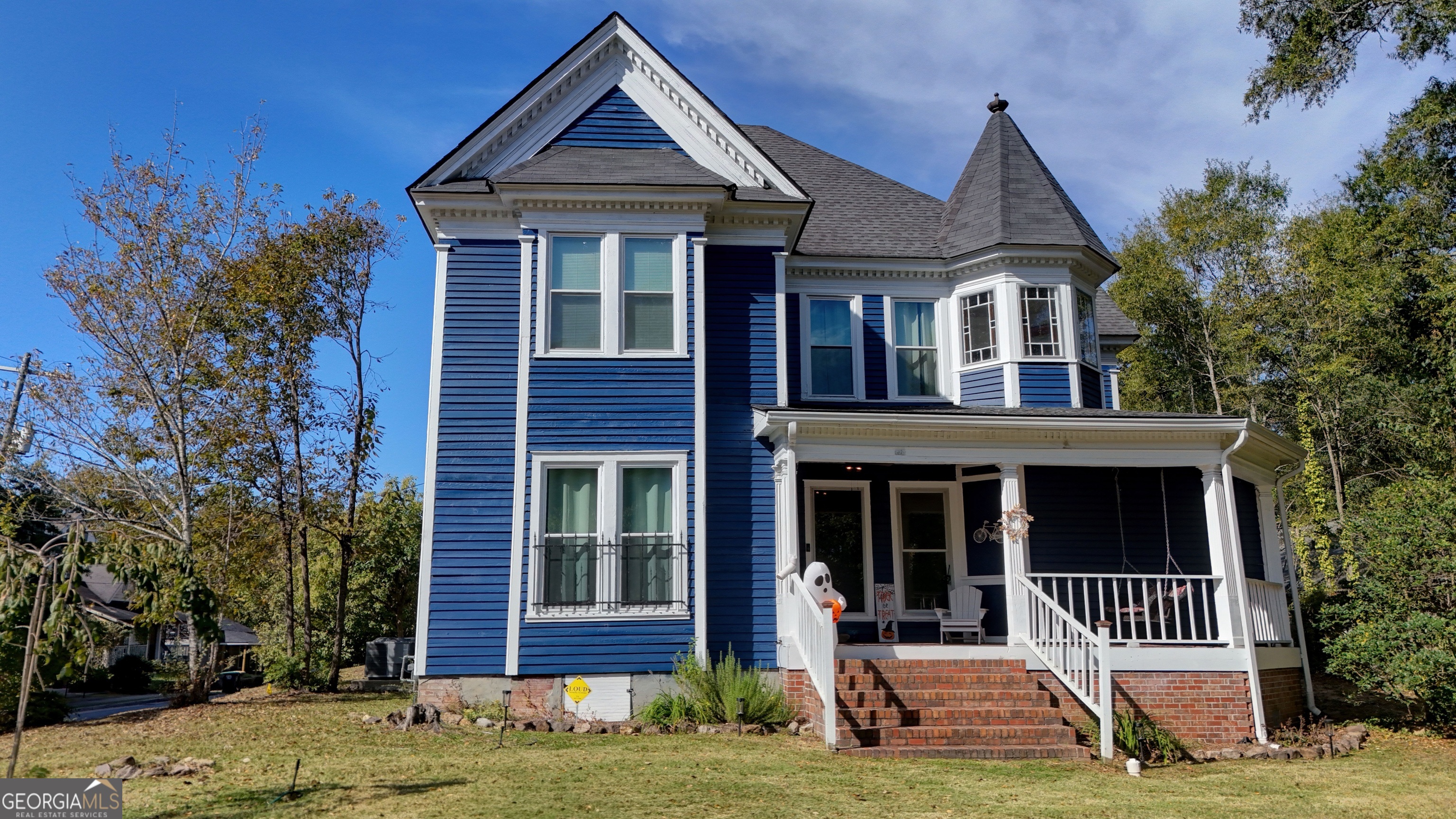 232 South Broad Street Rome, GA 30161 - Photo 6 of 37 a front view of a house with a yard