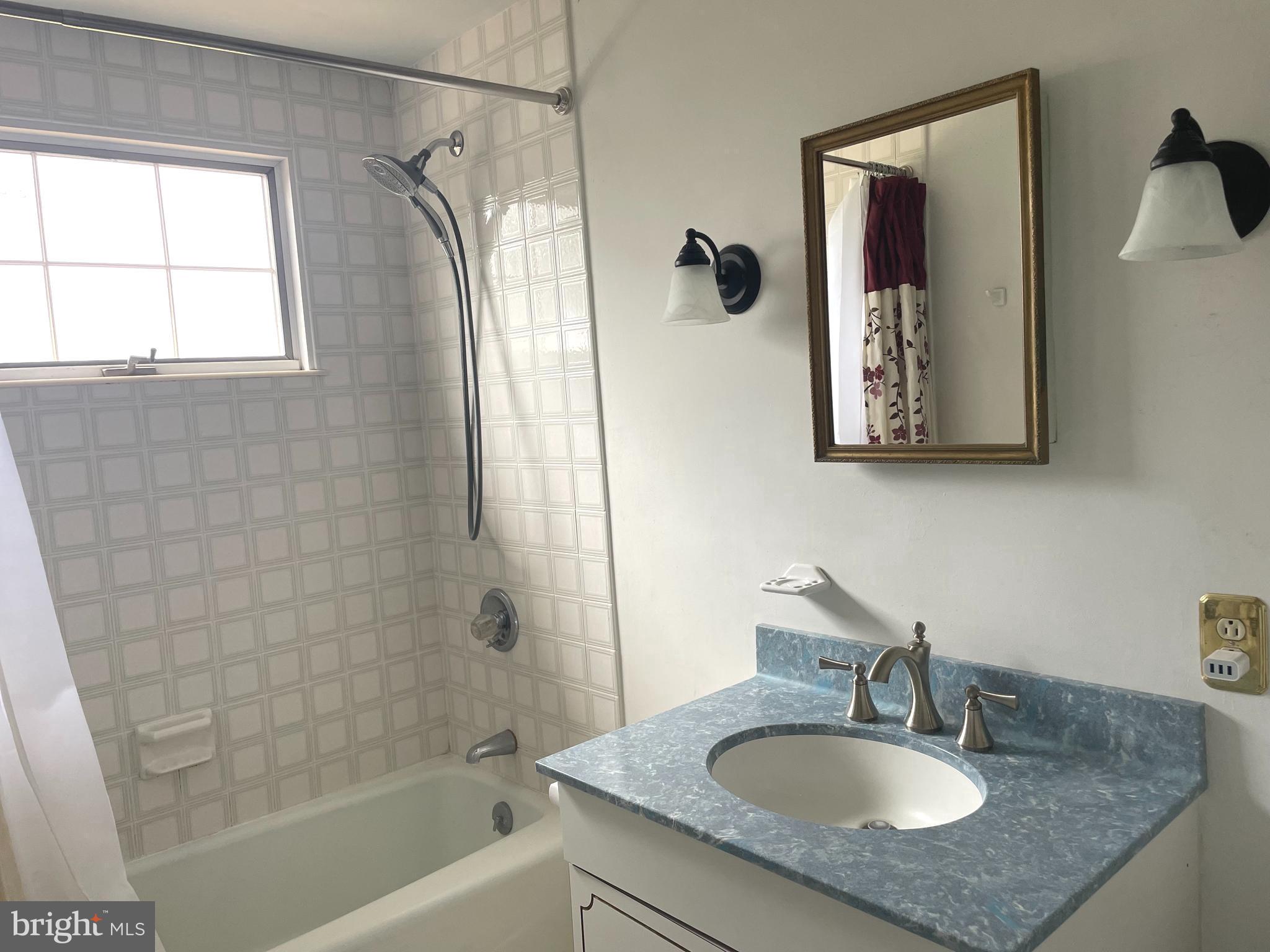 363 Valleybrook Road Glen Mills, PA 19342 - Photo 55 of 110 En Suite Bath #1