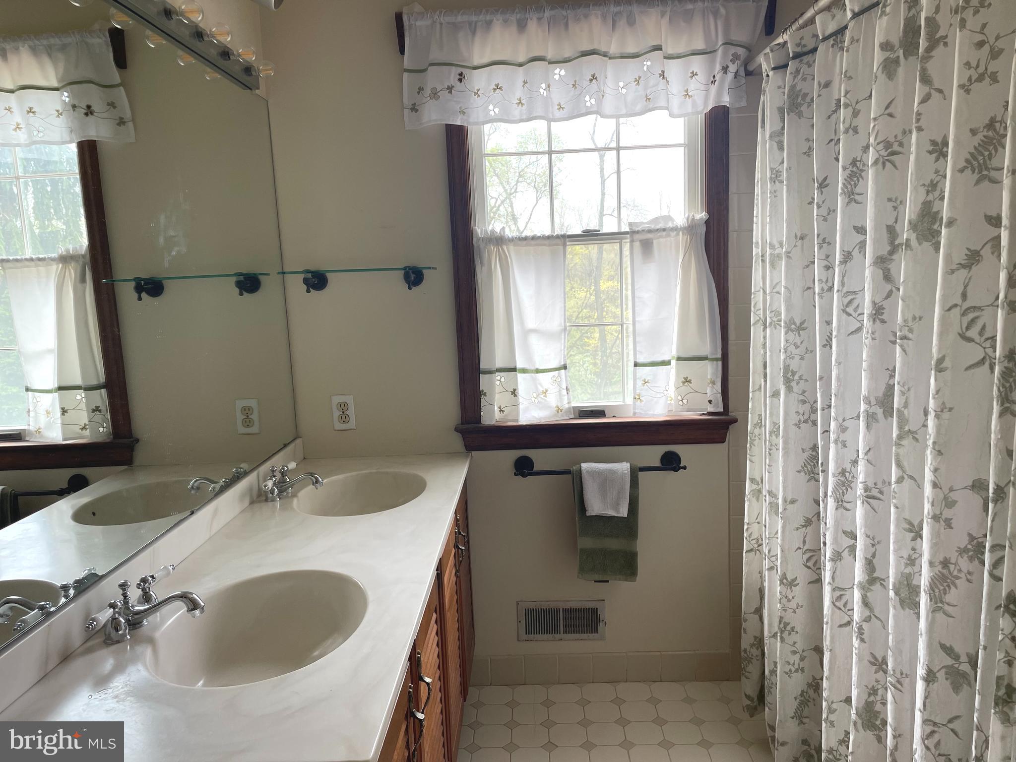 363 Valleybrook Road Glen Mills, PA 19342 - Photo 61 of 110 EnSuite Bath #2