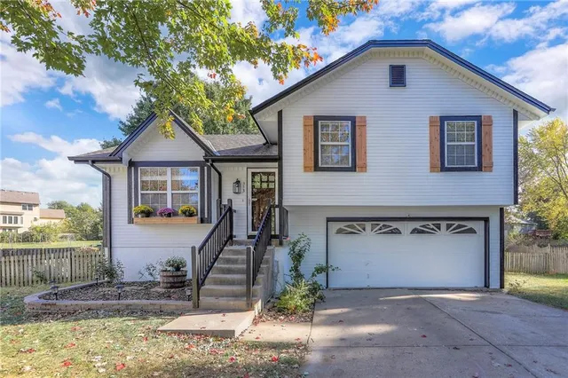 $319,000 | 313 Southeast Onyx Court, Lee's Summit, MO 64063