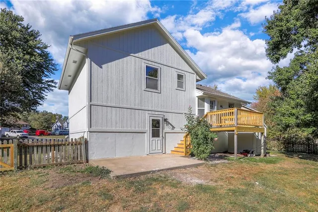 $319,000 | 313 Southeast Onyx Court, Lee's Summit, MO 64063