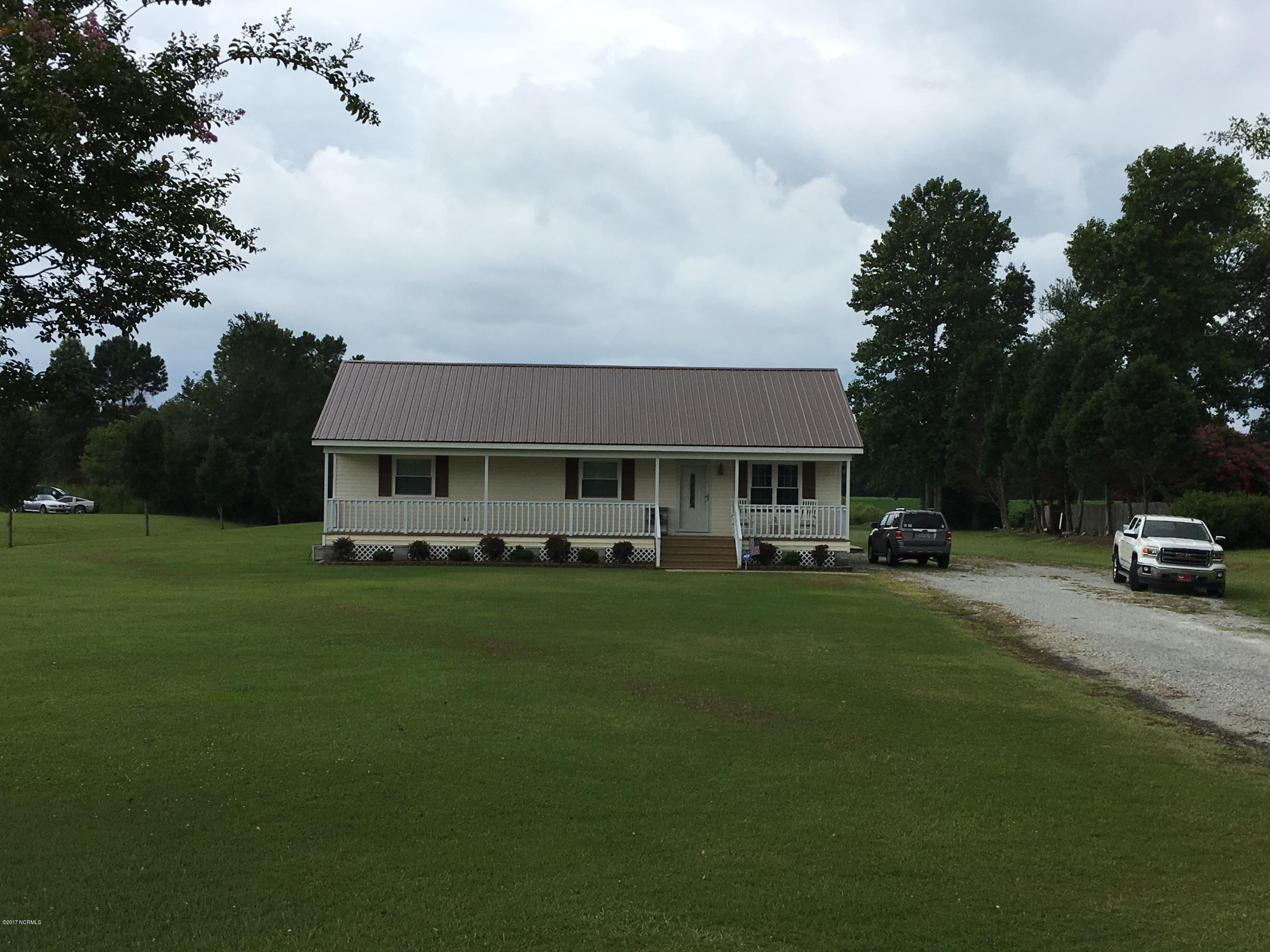 120 Branch Canal Road New Bern, NC 28560 - Photo 3 of 23 FRONT YARD