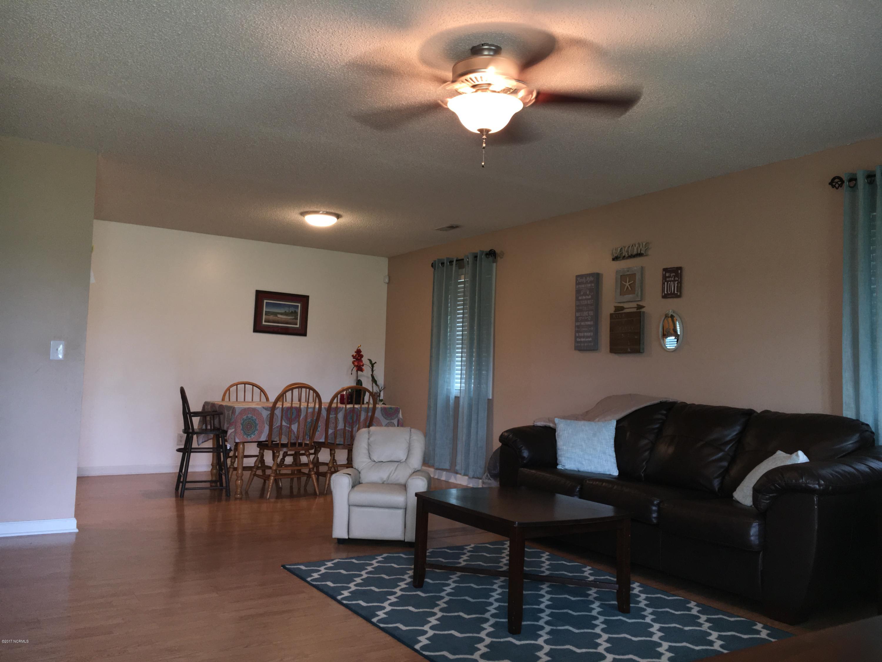 120 Branch Canal Road New Bern, NC 28560 - Photo 4 of 23 LIVING ROOM