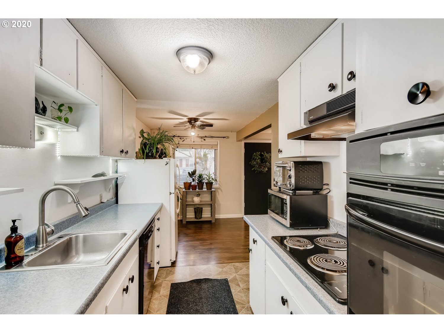 5570 Southwest Erickson Avenue Beaverton, OR 97005 - Photo 8 of 20