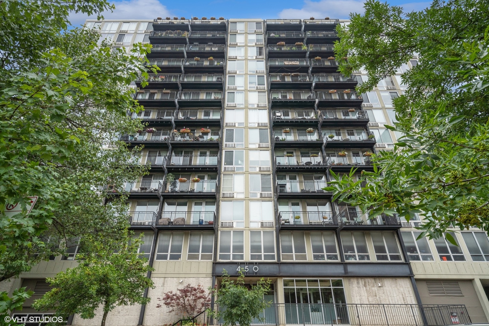 450 West Briar Place, Unit 7B Chicago, IL 60657 - Photo 1 of 15 front view of a building