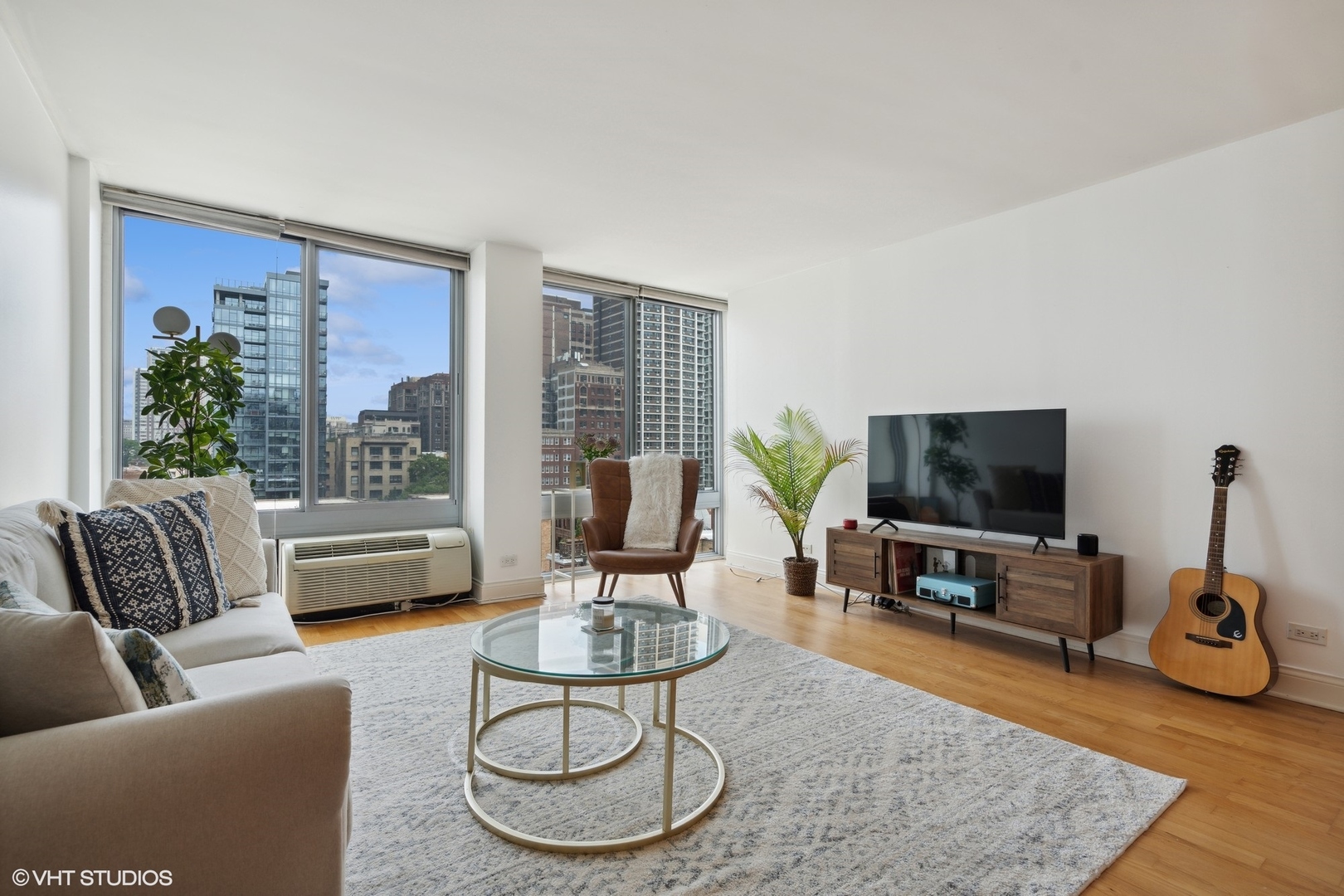 450 West Briar Place, Unit 7B Chicago, IL 60657 - Photo 4 of 15 a living room with furniture and a flat screen tv