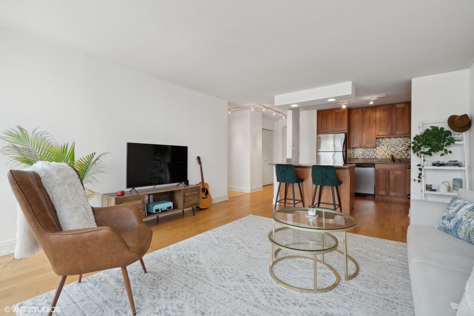 450 West Briar Place, Unit 7B Chicago, IL 60657 - Photo 6 of 15 a living room with furniture a rug and a flat screen tv