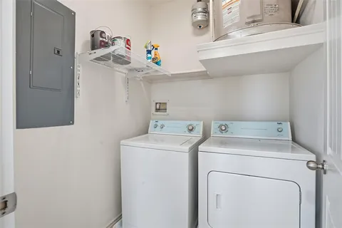 $285,000 | 950 Henderson Street, Unit 1214, Fort Worth, TX 76102