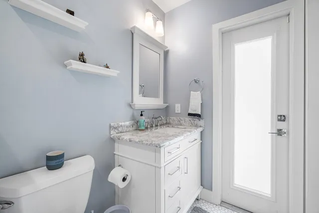 an aerial view of a house with yard swimming pool and outdoor seating