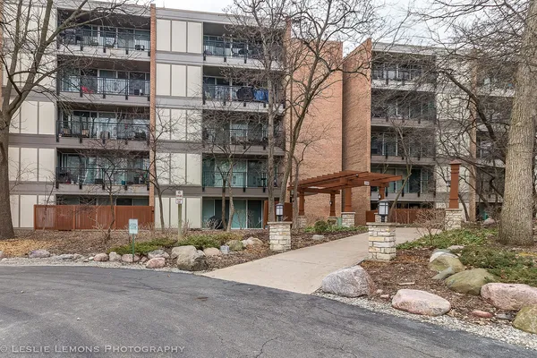 $1,650 | 5900 Oakwood Drive, Unit 4D, Lisle, IL 60532