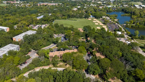$1,650 | 5900 Oakwood Drive, Unit 4D, Lisle, IL 60532
