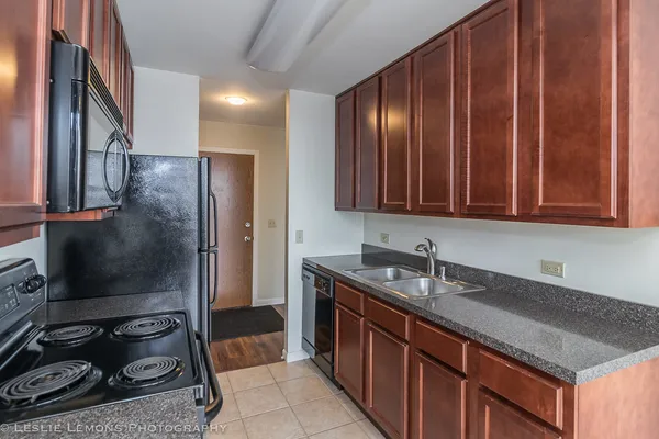 $1,650 | 5900 Oakwood Drive, Unit 4D, Lisle, IL 60532