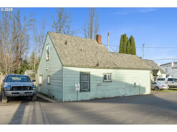$299,900 | 764 Northeast Main Street, Willamina, OR 97396
