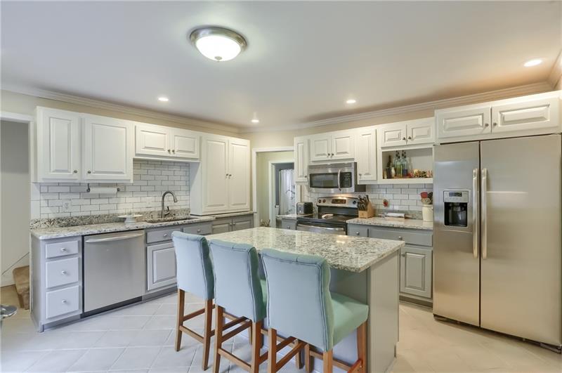 8 North Park Road Pittsburgh, PA 15229 - Photo 12 of 25 Kitchen - eat in kitchen with beautiful granite counter tops and island.