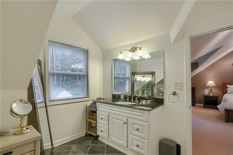 8 North Park Road Pittsburgh, PA 15229 - Photo 17 of 25 Master bathroom