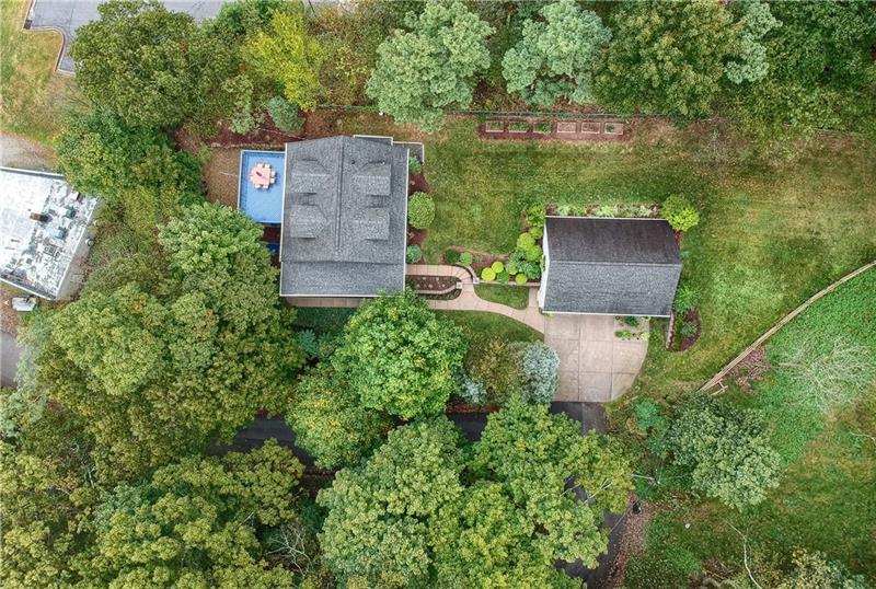 8 North Park Road Pittsburgh, PA 15229 - Photo 24 of 25 Very nice lot with detached 3-car garage, room for gardening or kids to play.