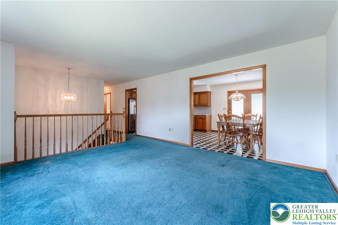 590 Airport Road Ashland, PA 17921 - Photo 17 of 51 Main Floor Living Room