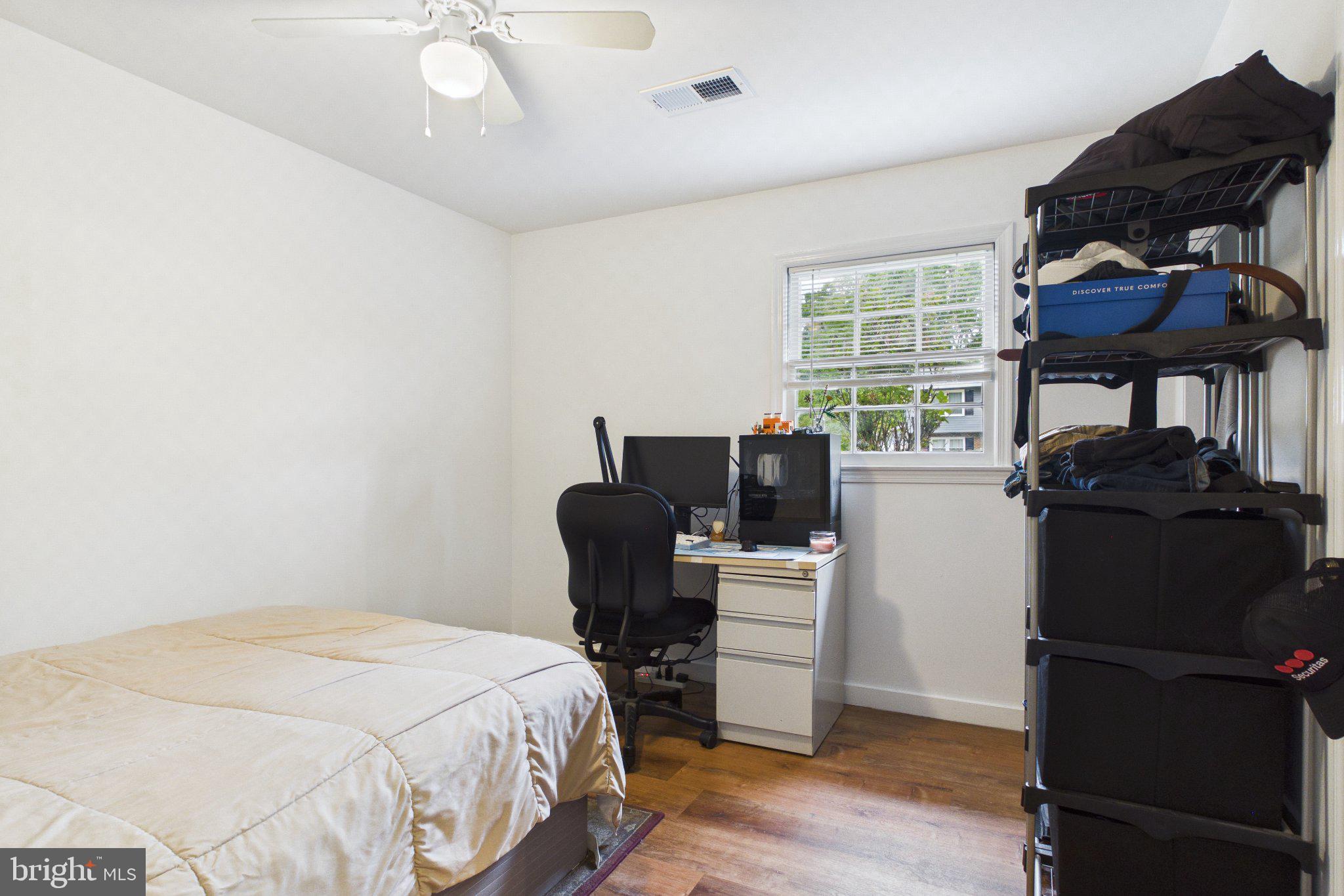 13235 Sturbridge Road Woodbridge, VA 22192 - Photo 30 of 53 Cozy room with natural light.