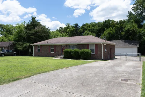 $349,900 | 121 Bostring Drive, Hendersonville, TN 37075