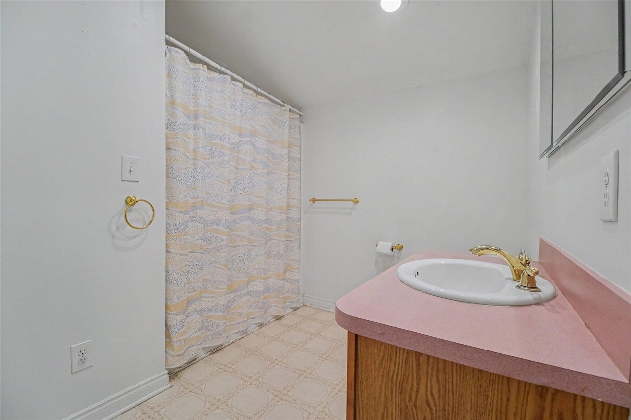 558 Clarkston Road Lake Orion, MI 48362 - Photo 17 of 34 Gallery Image 17