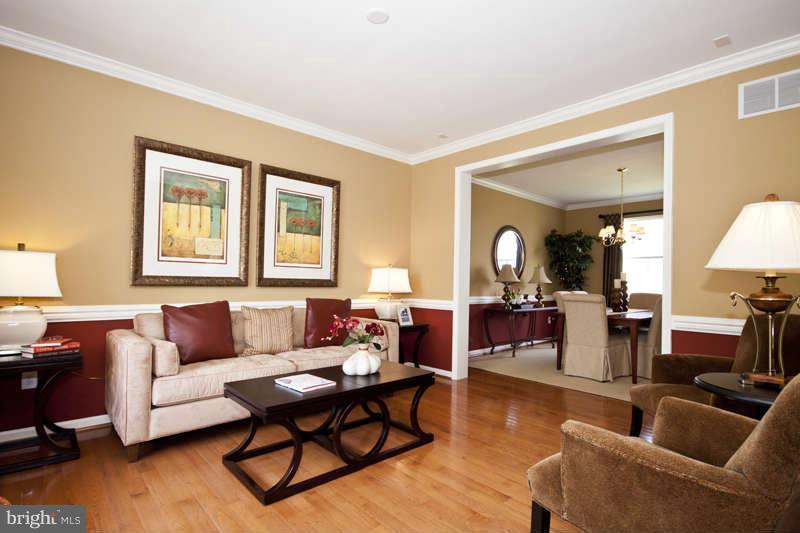 8828 Winands Road Randallstown, MD 21133 - Photo 4 of 24 Living Room