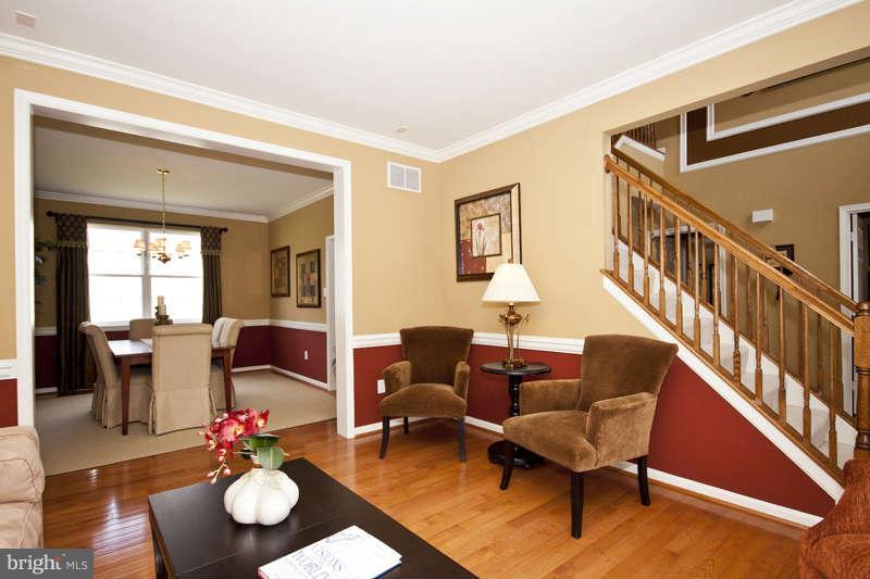 8828 Winands Road Randallstown, MD 21133 - Photo 5 of 24 Living Room