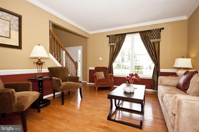 8828 Winands Road Randallstown, MD 21133 - Photo 6 of 24 Living Room
