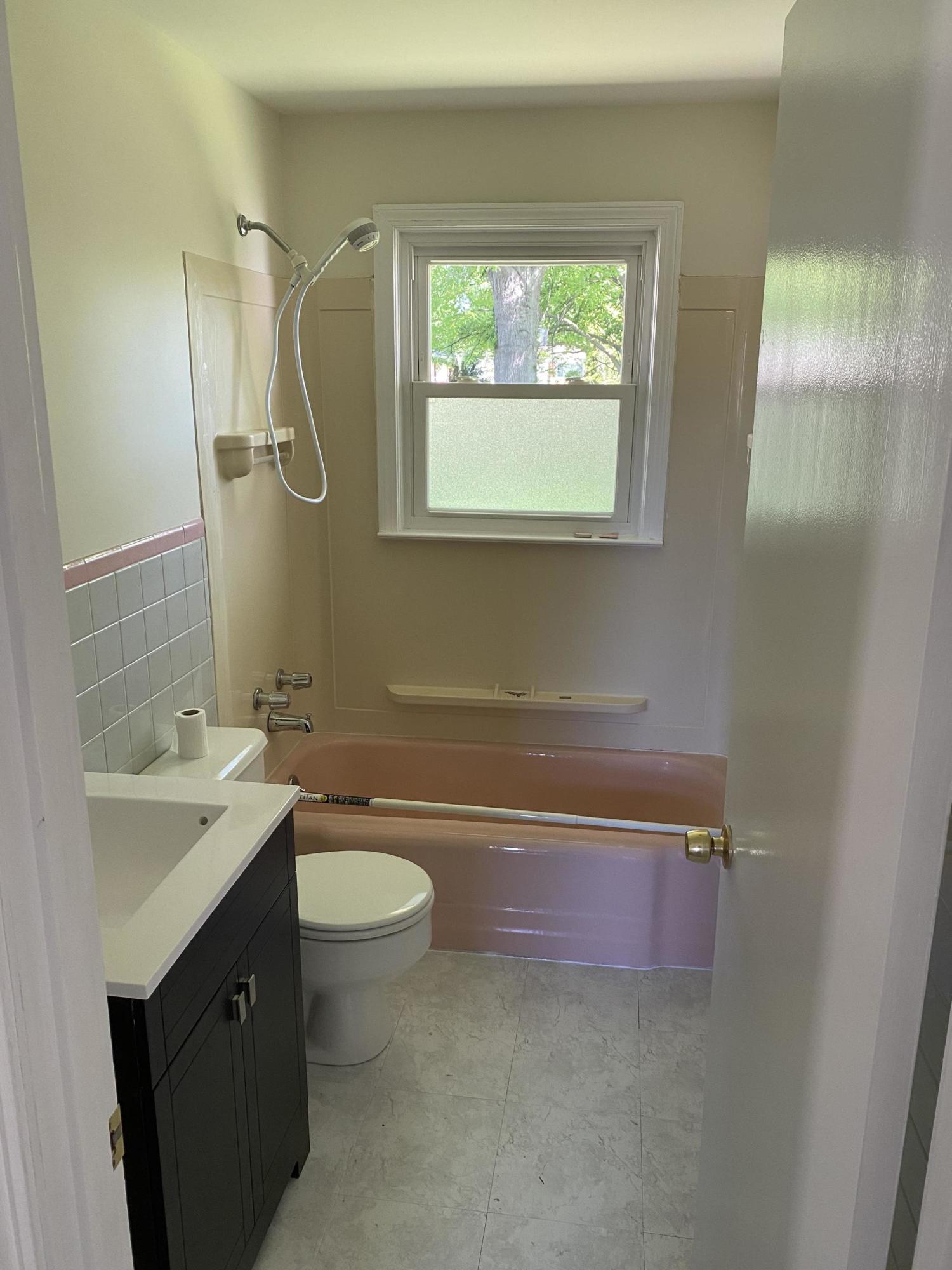 6711 Aron Road Louisville, KY 40258 - Photo 11 of 17 Hallway bath