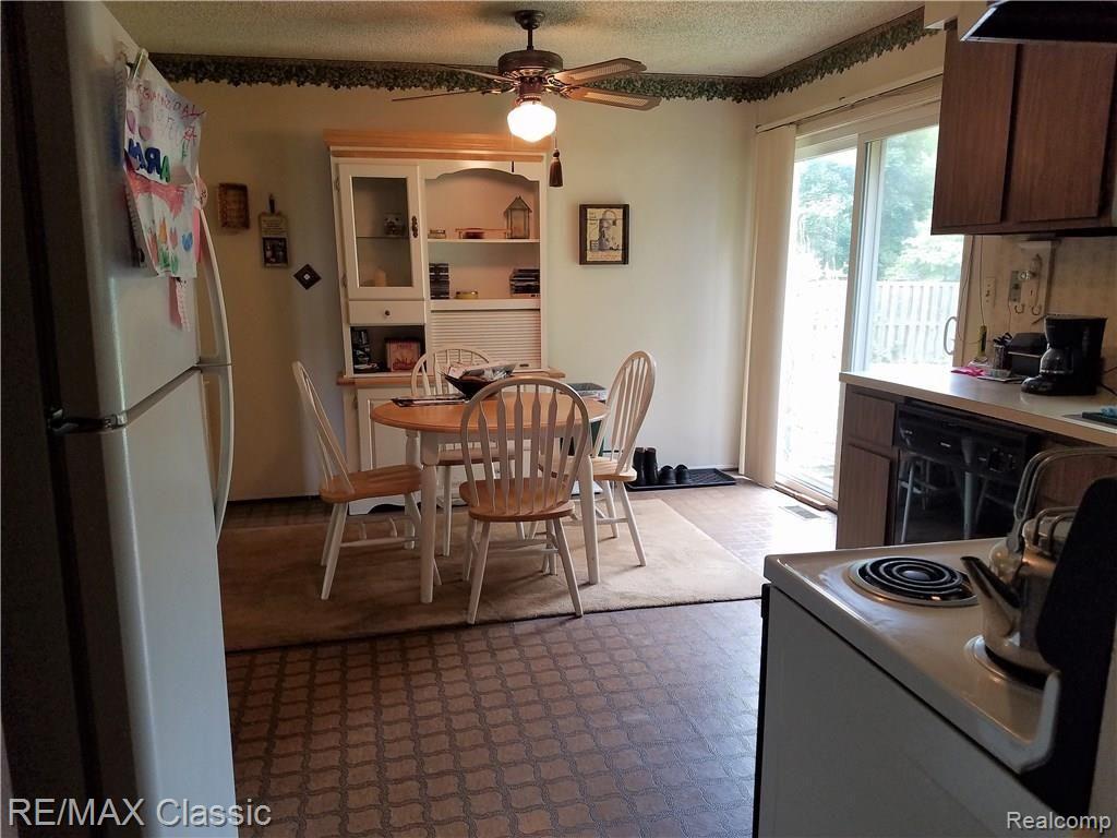 42408 Barchester Road Canton, MI 48187 - Photo 11 of 31 kitchen
