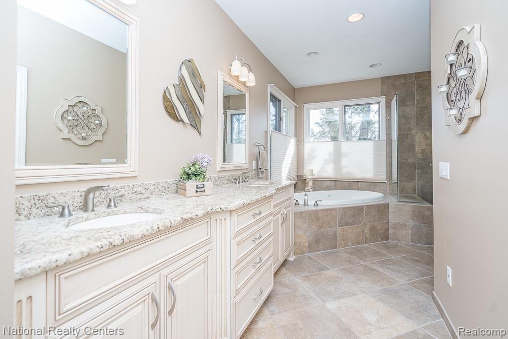 424 Inverness Highland, MI 48357 - Photo 19 of 45 17.jpg