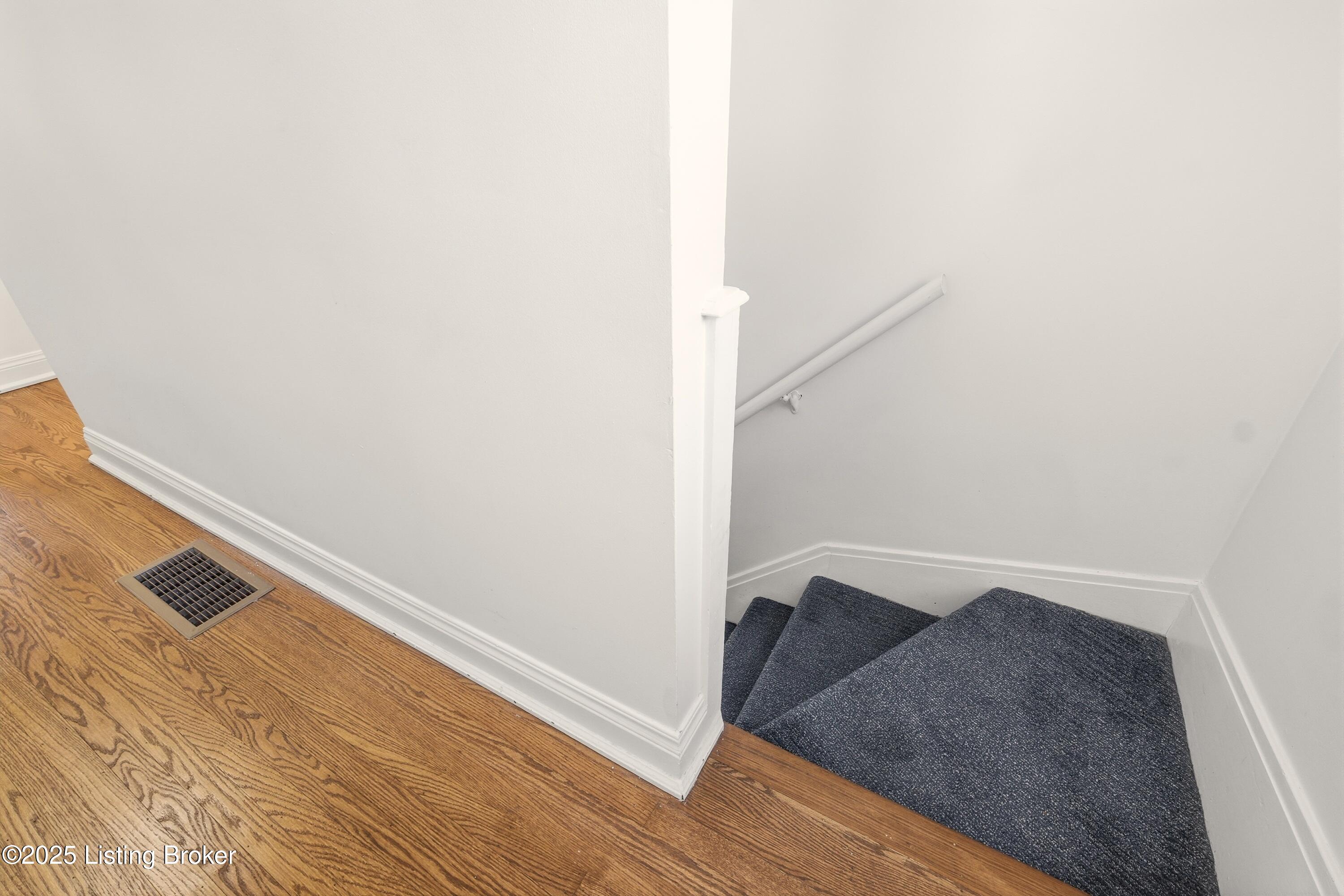 4205 Alton Road Louisville, KY 40207 - Photo 22 of 55 4205alton_louisvillerealestatemedia_106