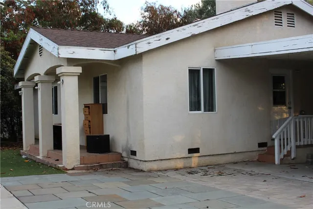 a view of a house with porch