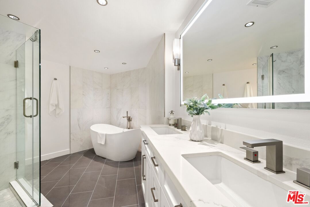 1630 South Bentley Avenue, Unit 202 Los Angeles, CA 90025 - Photo 10 of 18