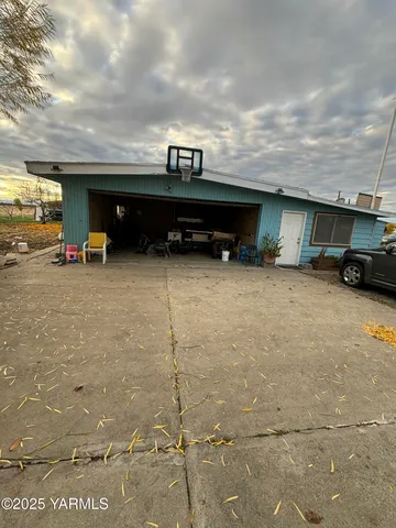 a car parked in front of a building