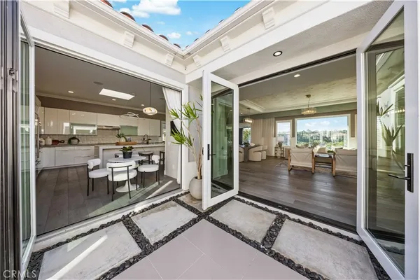 $19,850 | 58 Victoria, Newport Beach, CA 92660