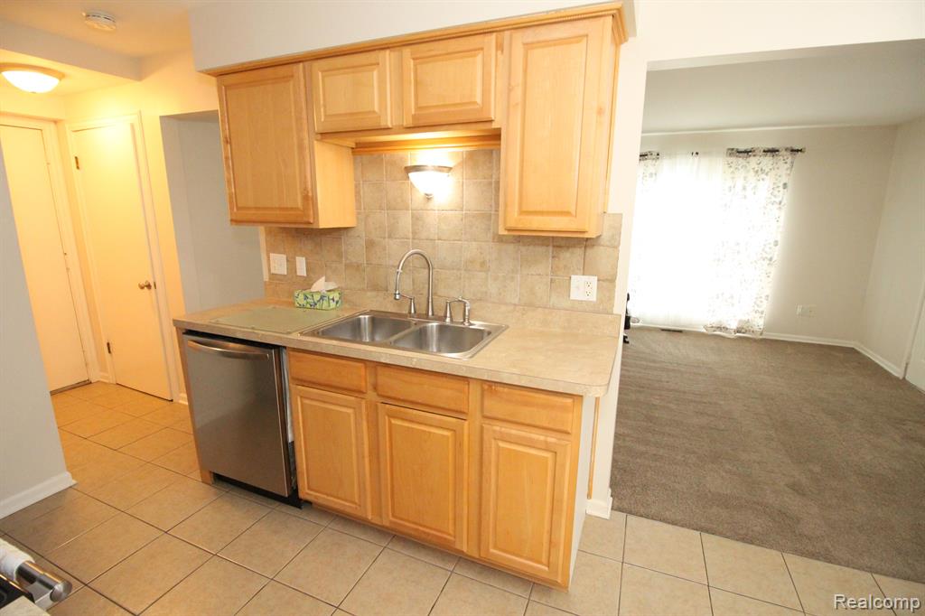 24644 Spring Lane Harrison Township, MI 48045 - Photo 14 of 28