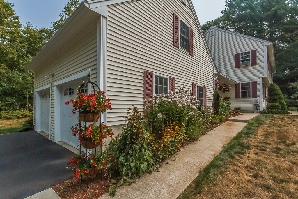 3 Rabbit Run Londonderry, NH 03053 - Photo 2 of 29 Gallery Image 2