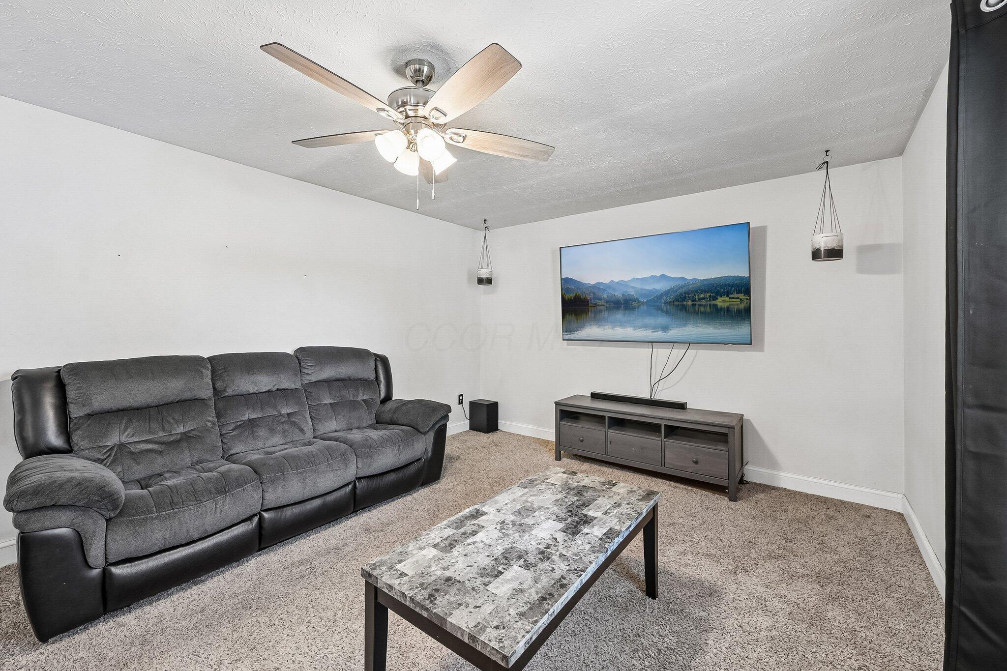 2527 Linbaugh Road Grove City, OH 43123 - Photo 14 of 44 Family Room