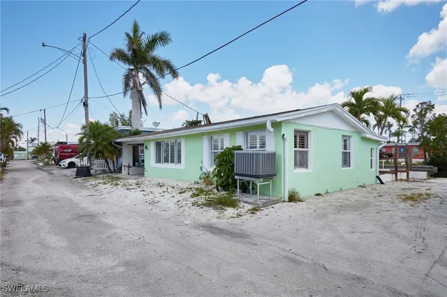 $314,999 | 2647 Pine Street, Matlacha, FL 33993