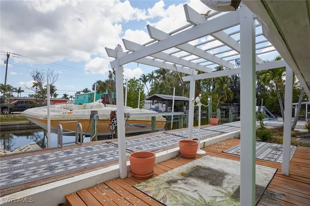 $314,999 | 2647 Pine Street, Matlacha, FL 33993