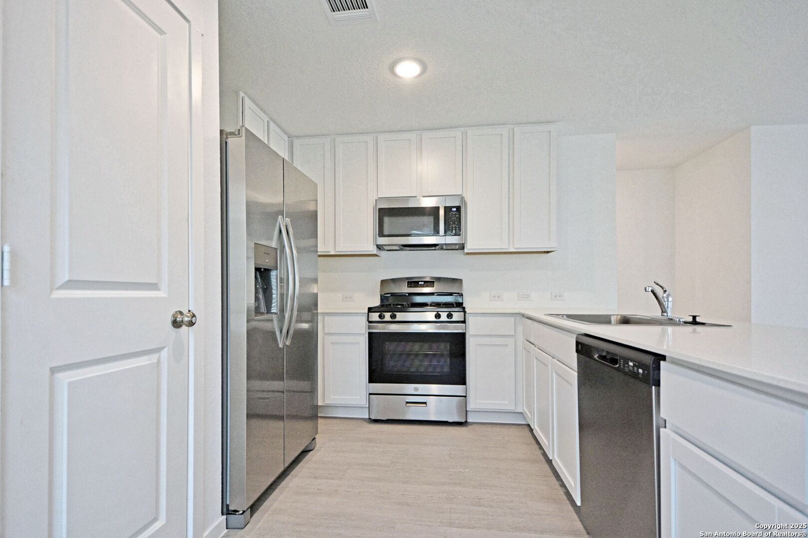 3738 Swift Fox Road New Braunfels, TX 78132 - Photo 4 of 25