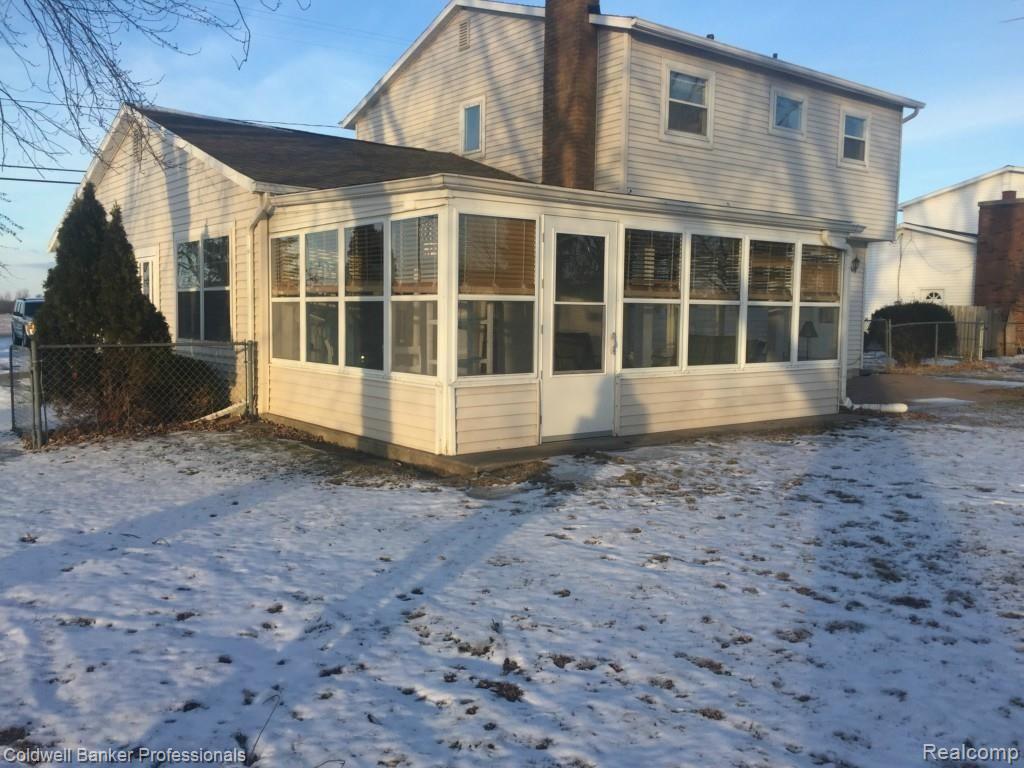 5487 Coldwater Road Flint, MI 48504 - Photo 5 of 34 IMG_1042.jpg