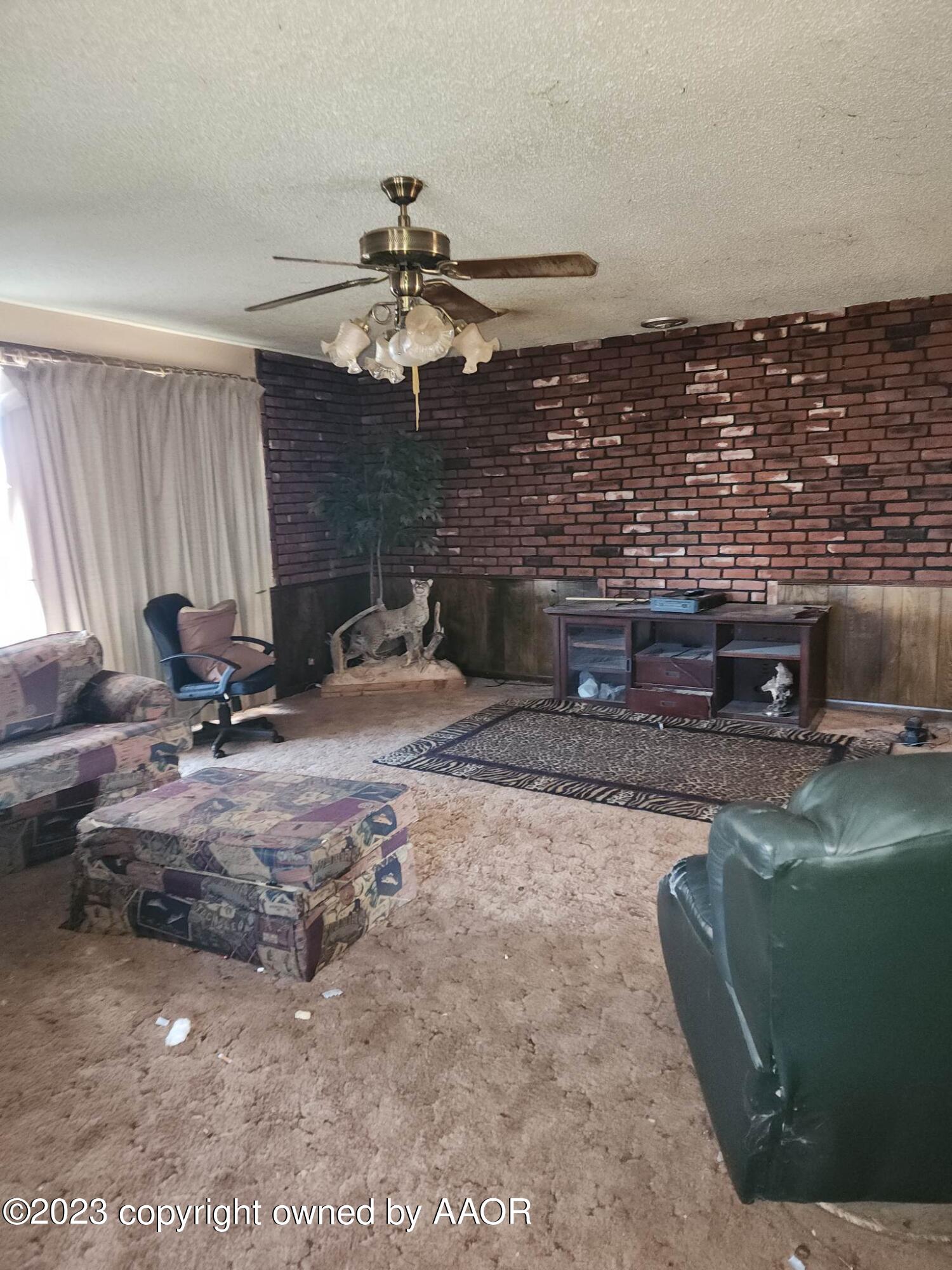 200 Sanford Yake Road Fritch, TX 79036 - Photo 7 of 22 Living Area